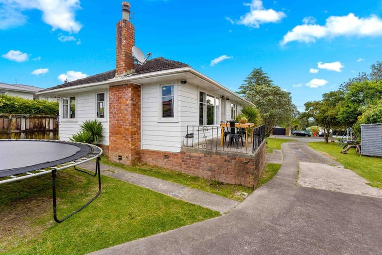 Photo of property in 48 Amberley Avenue, Te Atatu South, Auckland, 0610