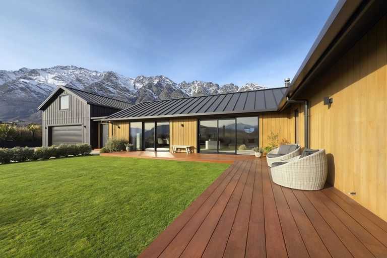 Photo of property in 6a Kinross Lane, Jacks Point, Queenstown, 9371