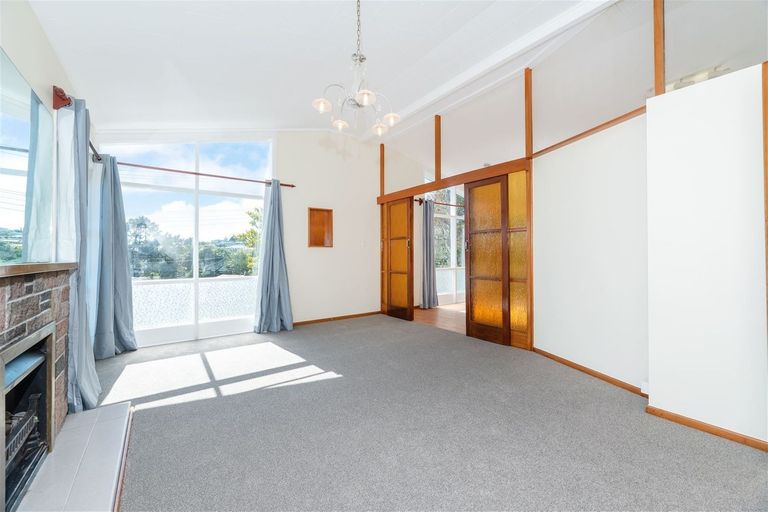 Photo of property in 41 Sunnyside Road, Sunnyvale, Auckland, 0612