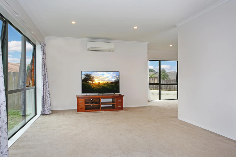 Photo of property in 112a Longford Park Drive, Takanini, 2112