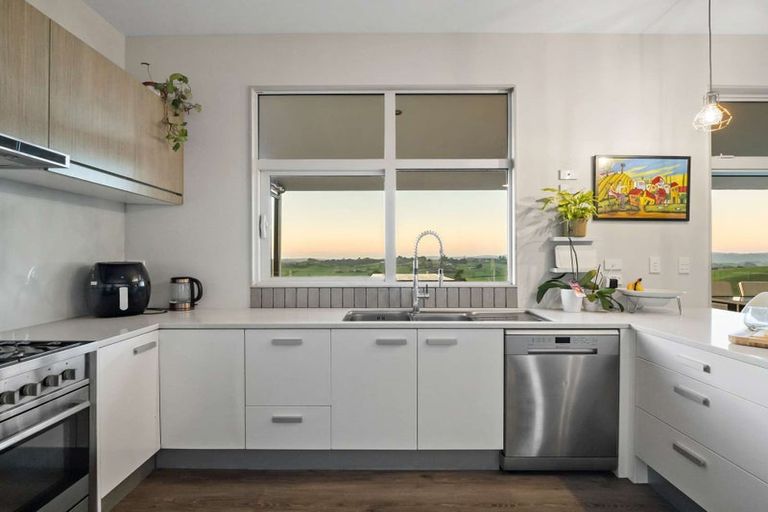 Photo of property in 25 Medhurst Road, Bombay, 2675