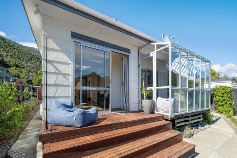 Photo of property in 321 Waikawa Road, Waikawa, Picton, 7220