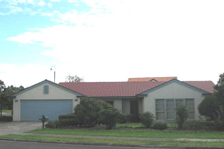 Photo of property in 2 Hillwell Drive, Henderson, Auckland, 0612