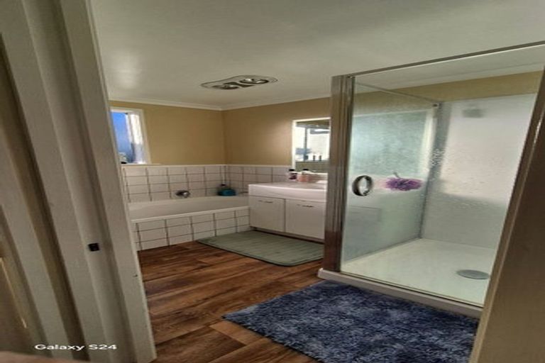 Photo of property in 17 Maple Grove, Maungaraki, Lower Hutt, 5010