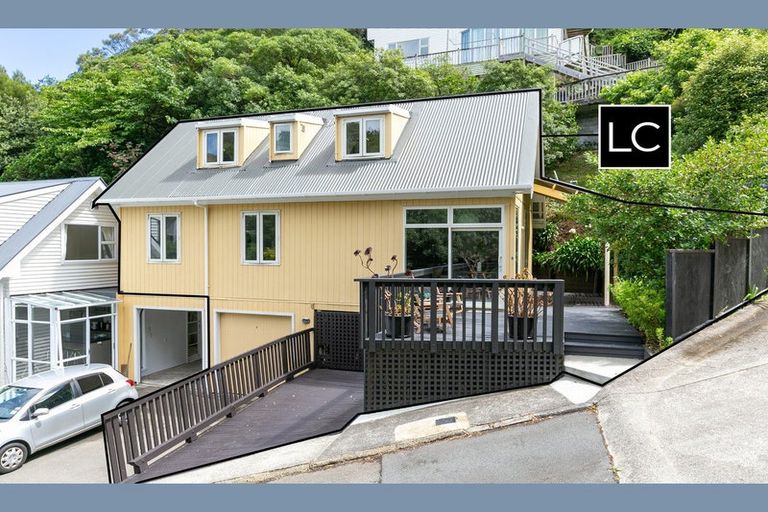 Photo of property in 2/39 Onslow Road, Khandallah, Wellington, 6035