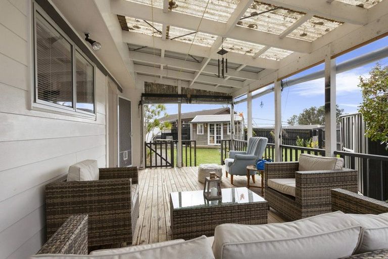 Photo of property in 4 Hydra Place, Glen Eden, Auckland, 0602