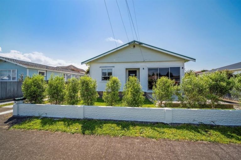 Photo of property in 8 Argyle Street, Hawera, 4610