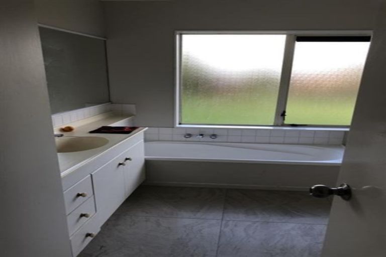 Photo of property in 27 Sheriff Place, Randwick Park, Auckland, 2105