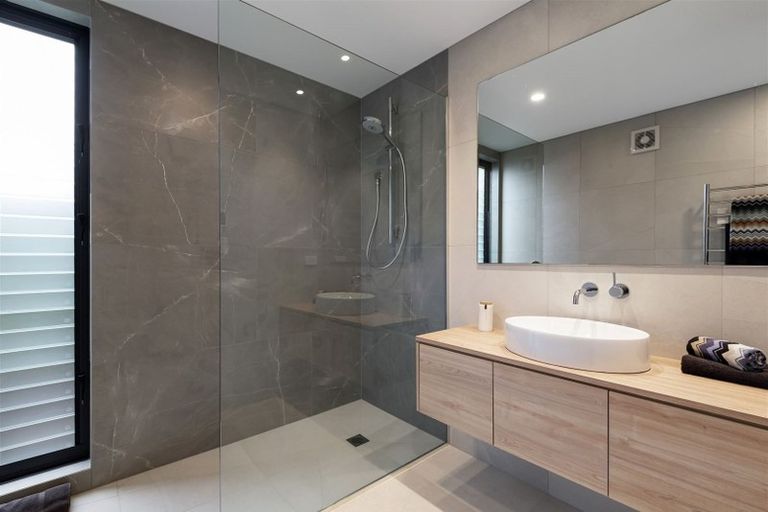 Photo of property in 35a Gulf View Road, Murrays Bay, Auckland, 0630