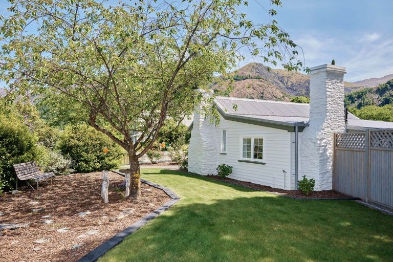 Photo of property in 17 Merioneth Street, Arrowtown, 9302