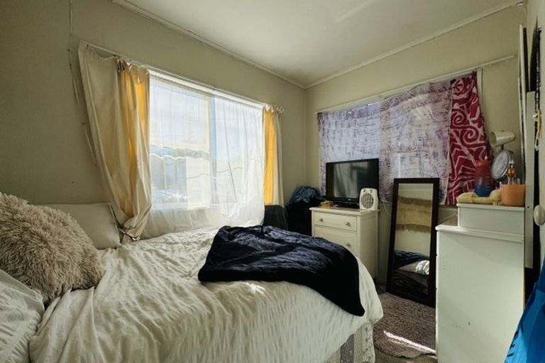 Photo of property in 18a Sylvan Crescent, Te Atatu South, Auckland, 0610