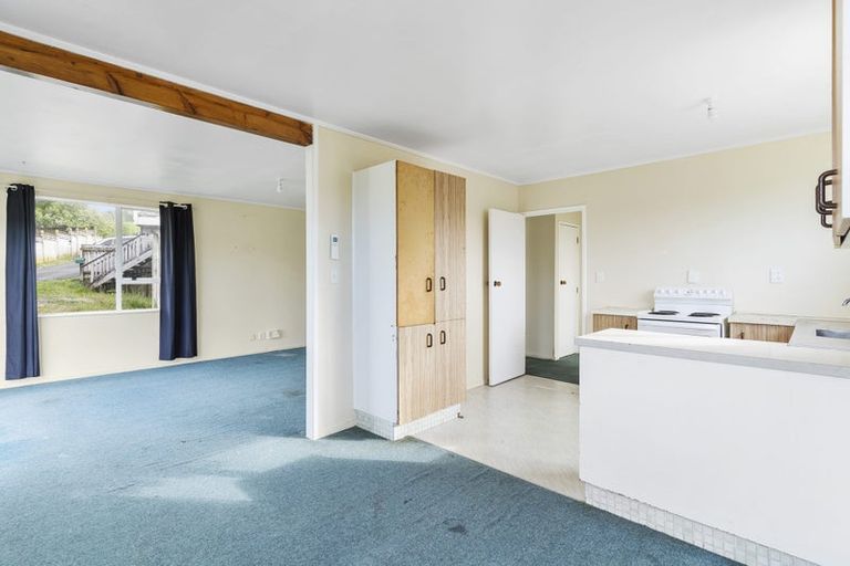 Photo of property in 18 Chislehurst Street, Henderson, Auckland, 0612