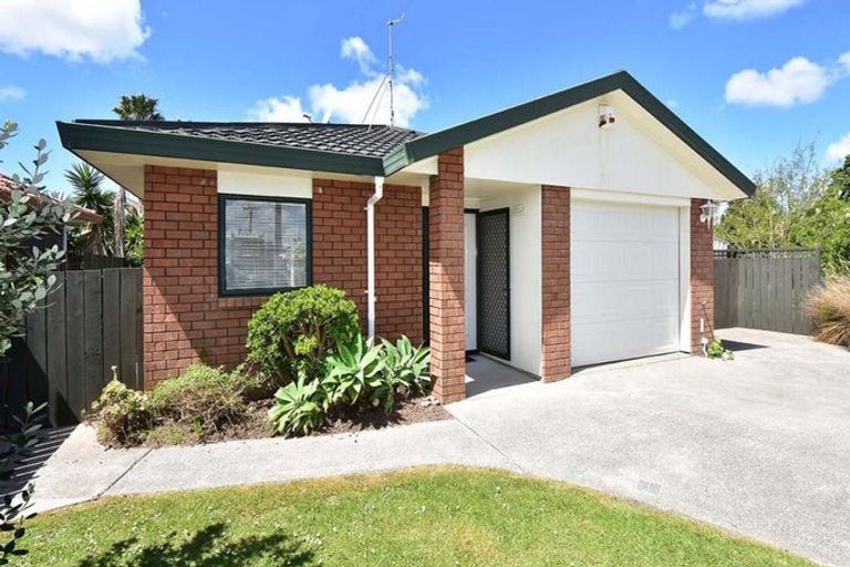 Photo of property in 11a Pine Road, Orewa, 0931