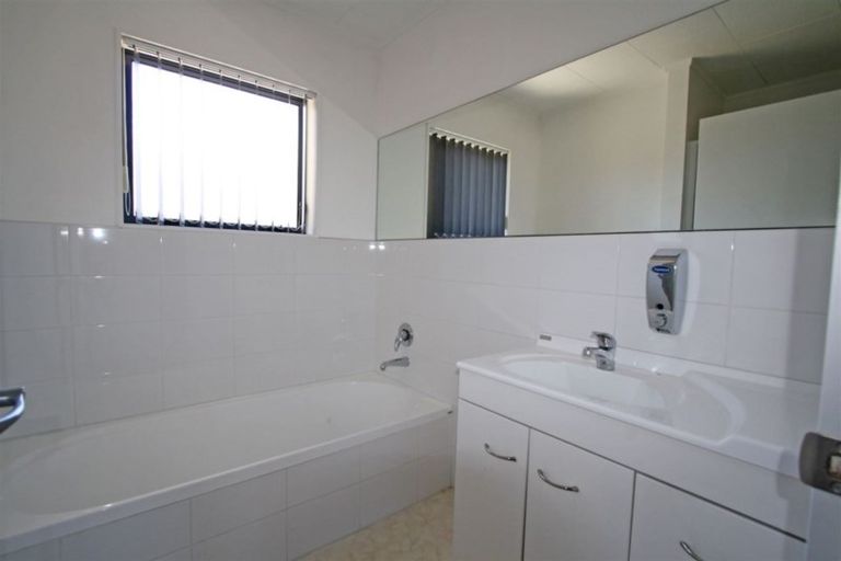 Photo of property in 4 Fantome Place, Whalers Gate, New Plymouth, 4310