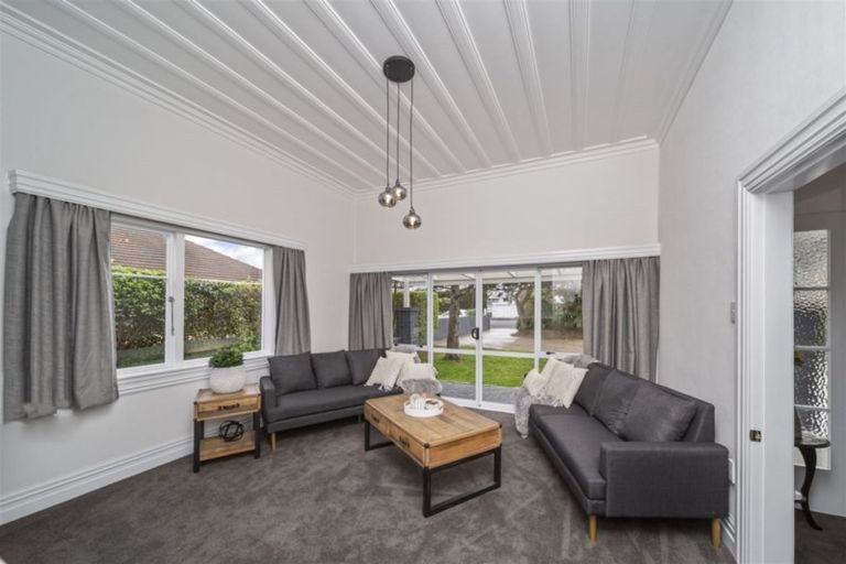 Photo of property in 36 Tawhiti Road, Hawera, 4610