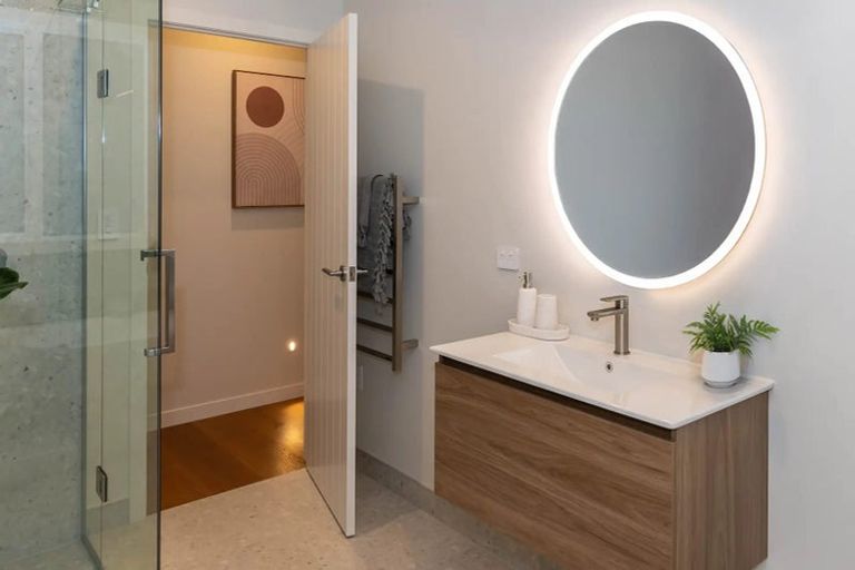 Photo of property in 38 Metoriti Crescent, Karaka, 2124