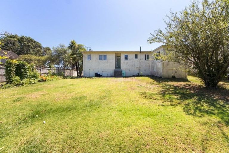 Photo of property in 50 Island Bay Road, Beach Haven, Auckland, 0626