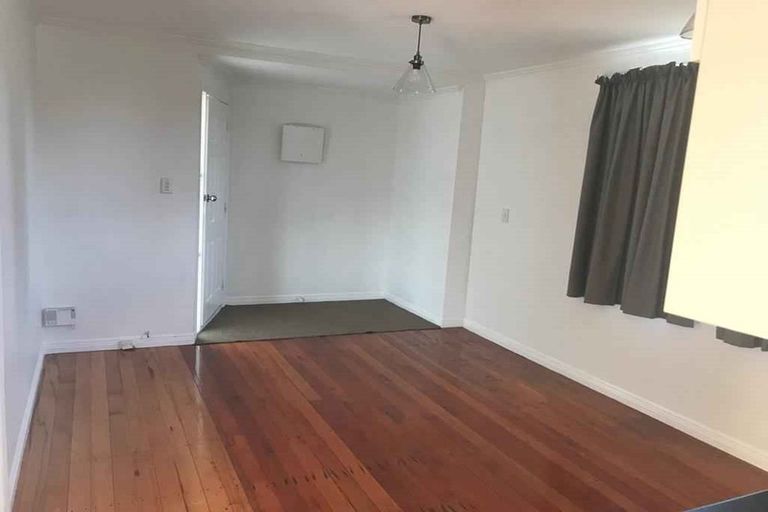 Photo of property in 3 Pleasant Road, Glen Eden, Auckland, 0602