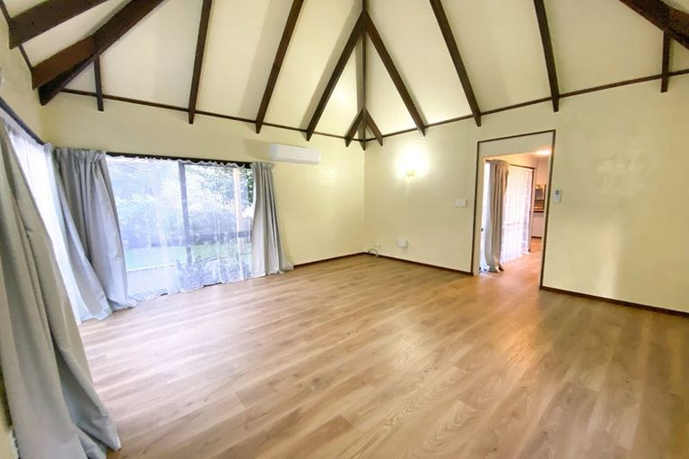 Photo of property in 18 Woodhouse Place, West Harbour, Auckland, 0618