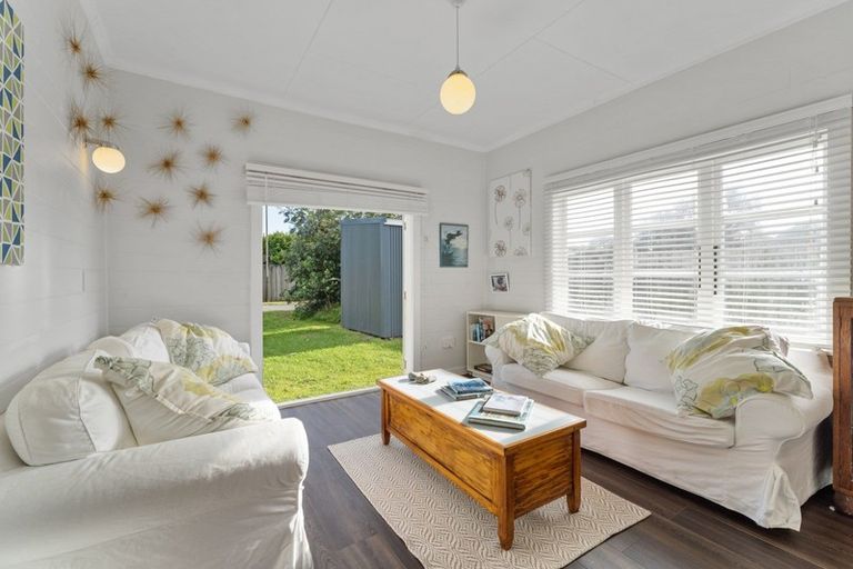 Photo of property in 6 Kapiti Lane, Otaki Beach, Otaki, 5512