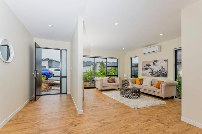 Photo of property in 4 Vintry Drive, Kumeu, 0810