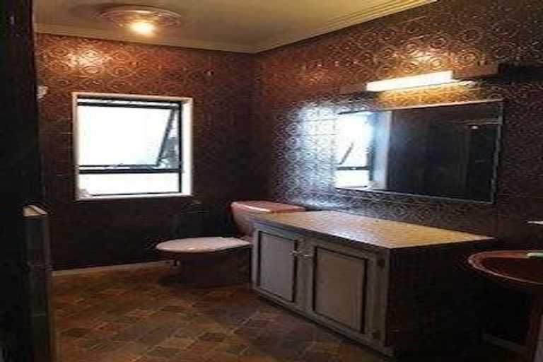 Photo of property in 28 Beach Road, Omata, New Plymouth, 4374