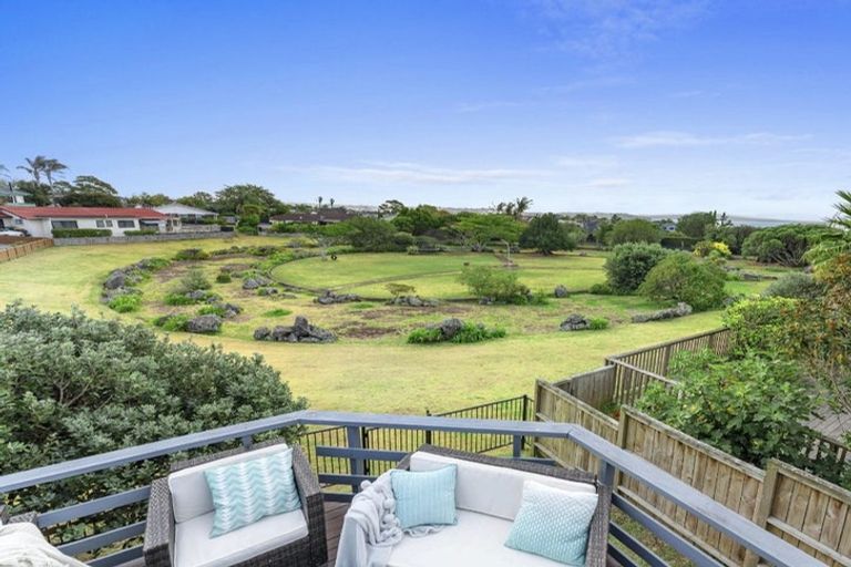 Photo of property in 37 Pigeon Mountain Road, Half Moon Bay, Auckland, 2012