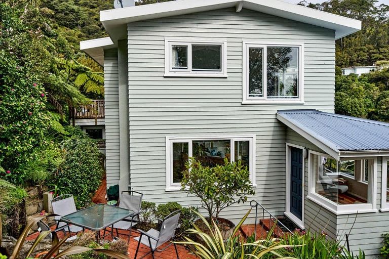 Photo of property in 13 Taumaru Avenue, Lowry Bay, Lower Hutt, 5013