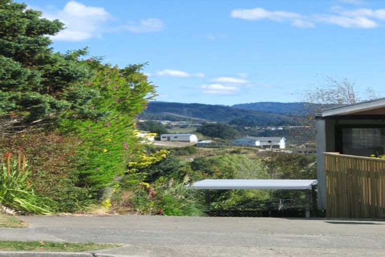 Photo of property in 2/20 Gentian Street, Timberlea, Upper Hutt, 5018