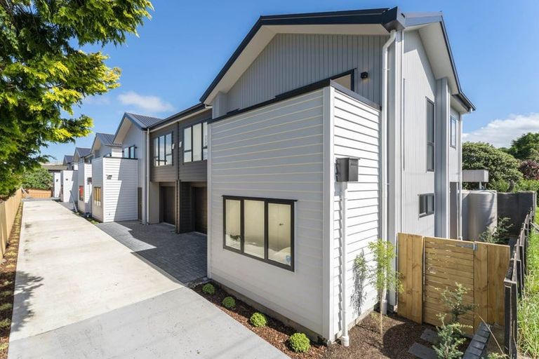 Photo of property in 14b River Road, Te Atatu Peninsula, Auckland, 0610