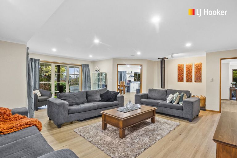 Photo of property in 4 Jaffray Drive, East Taieri, Mosgiel, 9024