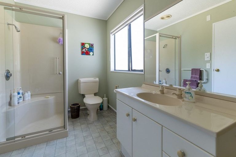 Photo of property in 406b Te Moana Road, Waikanae, 5036