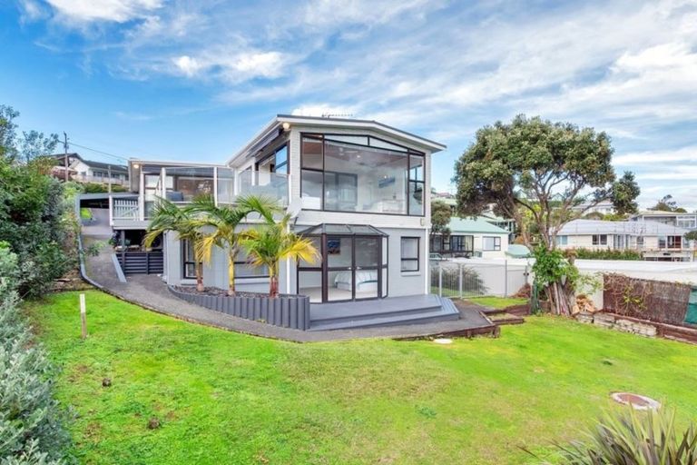Photo of property in 10 Ardern Avenue, Stanmore Bay, Whangaparaoa, 0932
