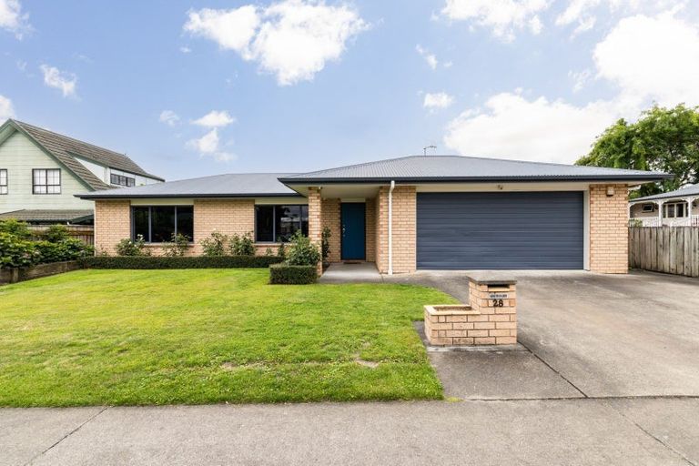 Photo of property in 28 Guthrie Road, Havelock North, 4130