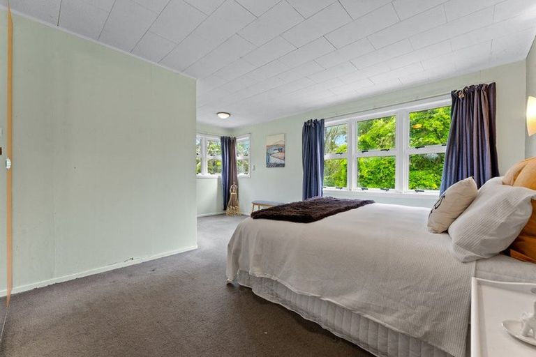 Photo of property in 10 Hobbs Road, Matakatia, Whangaparaoa, 0930