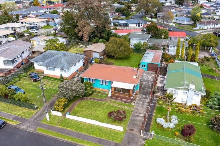 Photo of property in 12 Garelja Road, Henderson, Auckland, 0612
