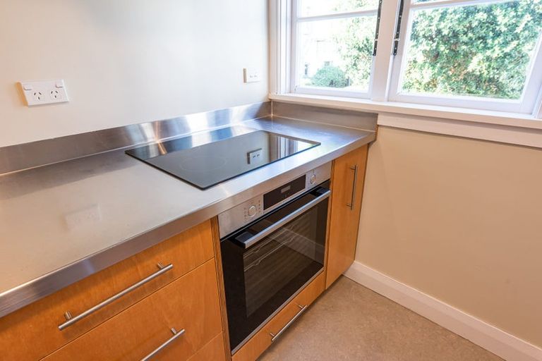 Photo of property in Ionian Flats, 123-125 Brougham Street, Mount Victoria, Wellington, 6011