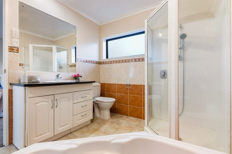 Photo of property in 7 Chieftain Rise, Goodwood Heights, Auckland, 2105