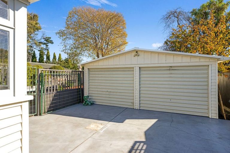 Photo of property in 35 Cleveland Street, Edgeware, Christchurch, 8013