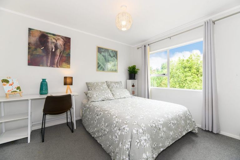 Photo of property in 2/23 Tawa Road, Te Atatu Peninsula, Auckland, 0610