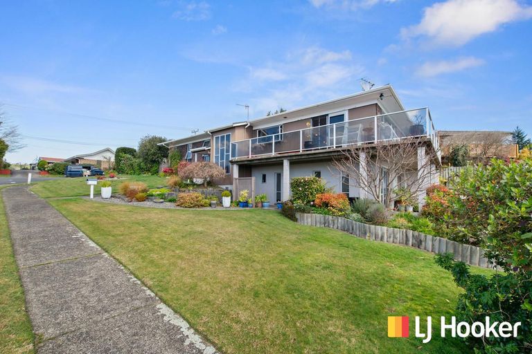 Photo of property in 2 Haratua Place, Springfield, Rotorua, 3015