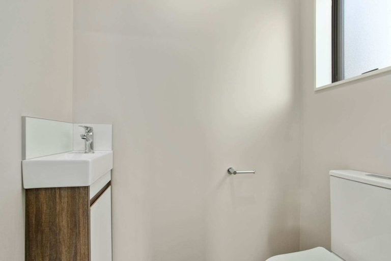 Photo of property in 3/30 West Coast Road, Glen Eden, Auckland, 0602