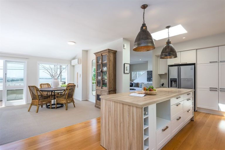 Photo of property in 52 Saint Andrews Hill Road, Mount Pleasant, Christchurch, 8081