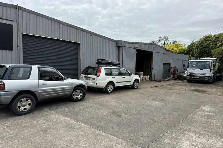 Photo of property in 2 Atiawa Street, Glen Avon, New Plymouth, 4312