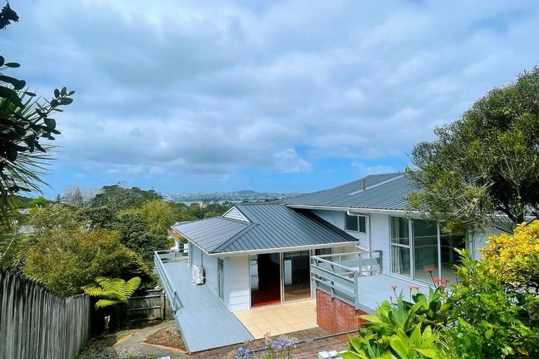 Photo of property in 18 Makepiece Place, Chatswood, Auckland, 0626