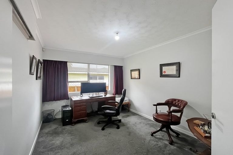 Photo of property in 39 Rhodes Drive, Kelvin Grove, Palmerston North, 4414