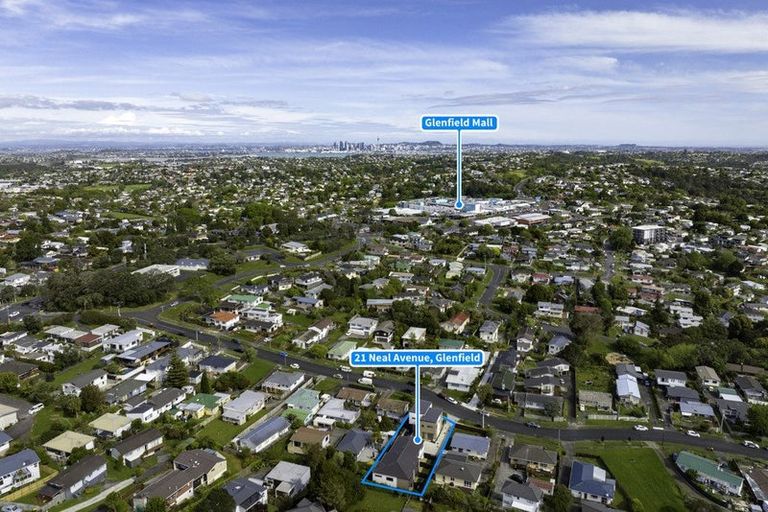 Photo of property in 21e Neal Avenue, Glenfield, Auckland, 0629