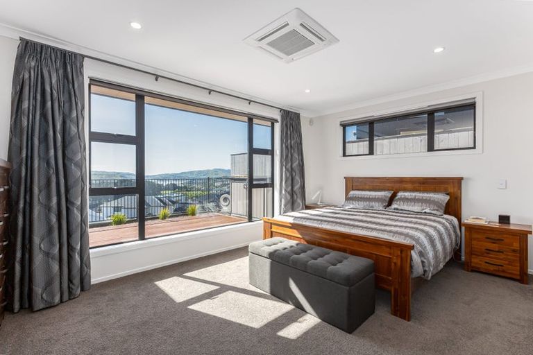 Photo of property in 56 Queen Charlotte Drive, Aotea, Porirua, 5024