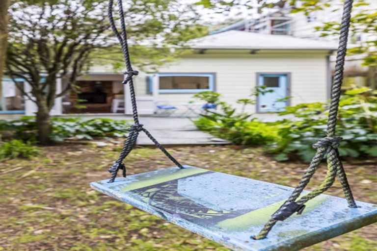 Photo of property in 1 Levina Avenue, Aro Valley, Wellington, 6021