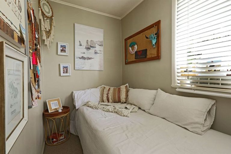 Photo of property in 1008 Caroline Road, Mayfair, Hastings, 4122